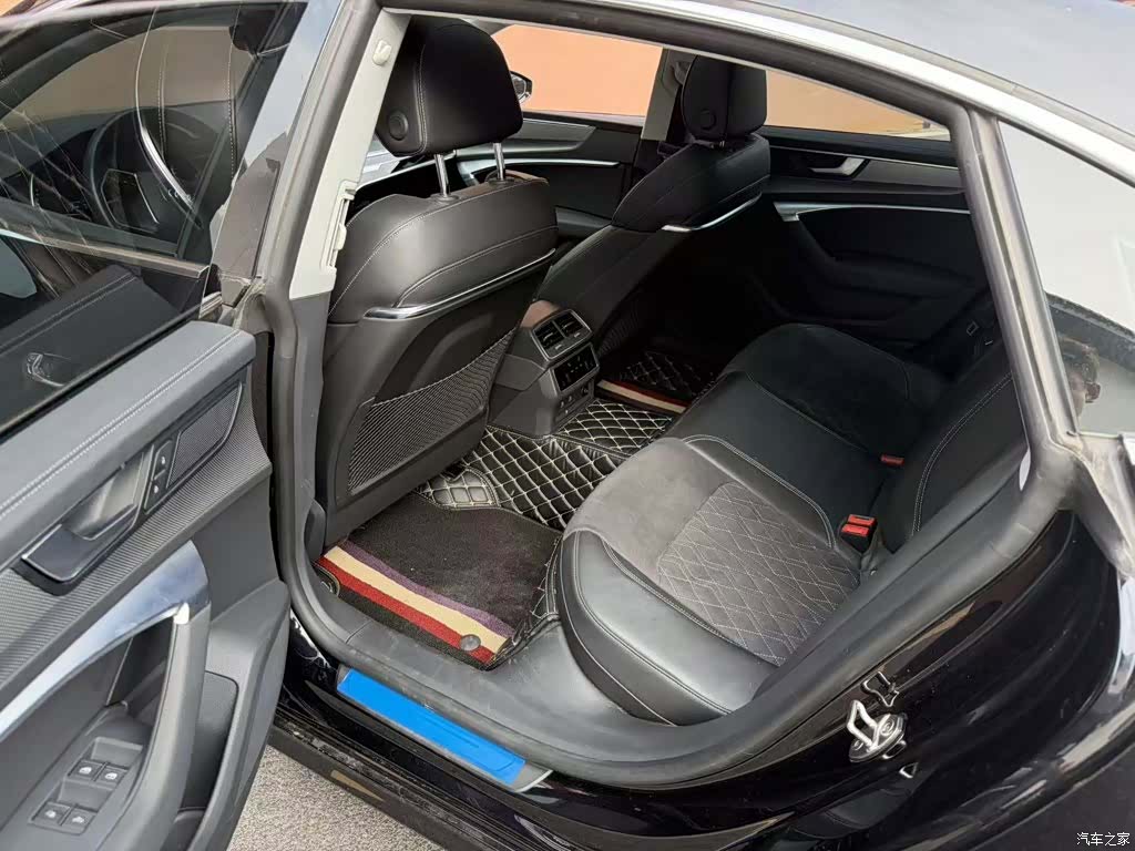 Audi A7L, 2023 все фото