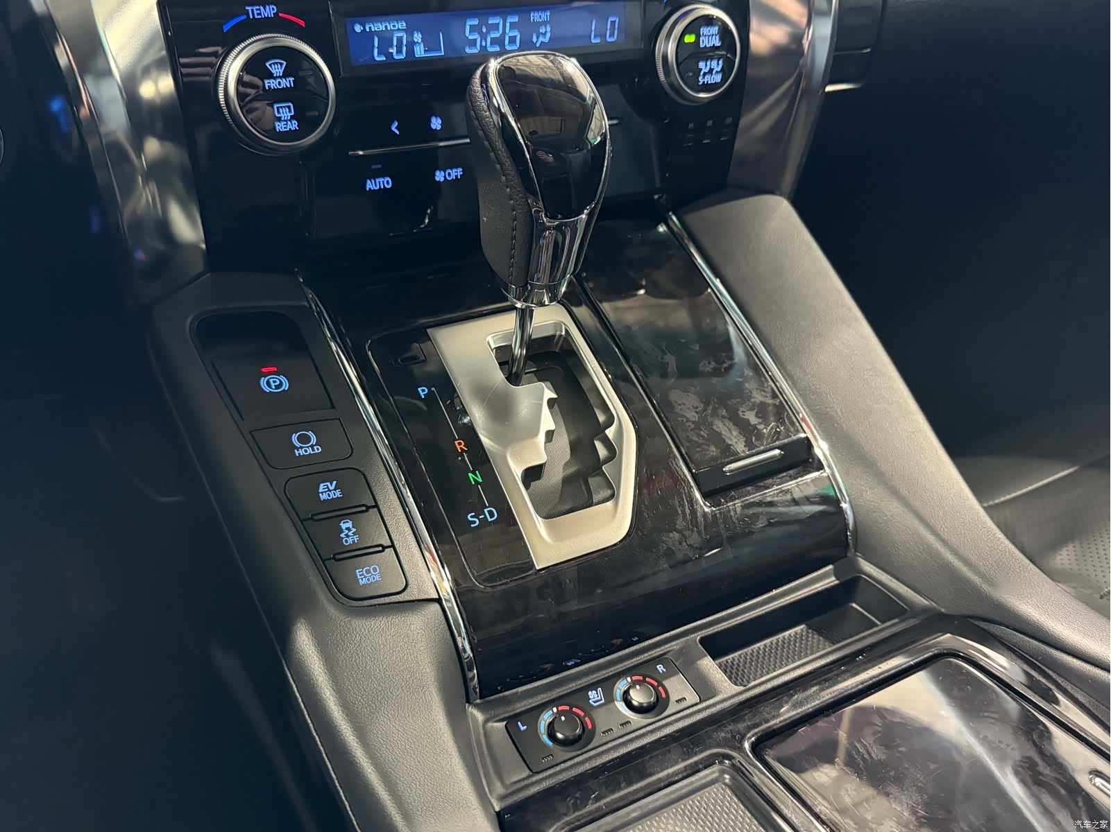 Toyota Vellfire, 2023 17