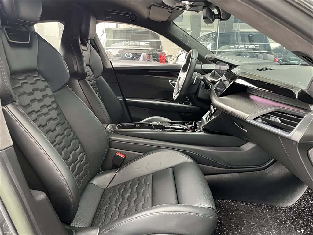 Audi e-tron, 2025 11
