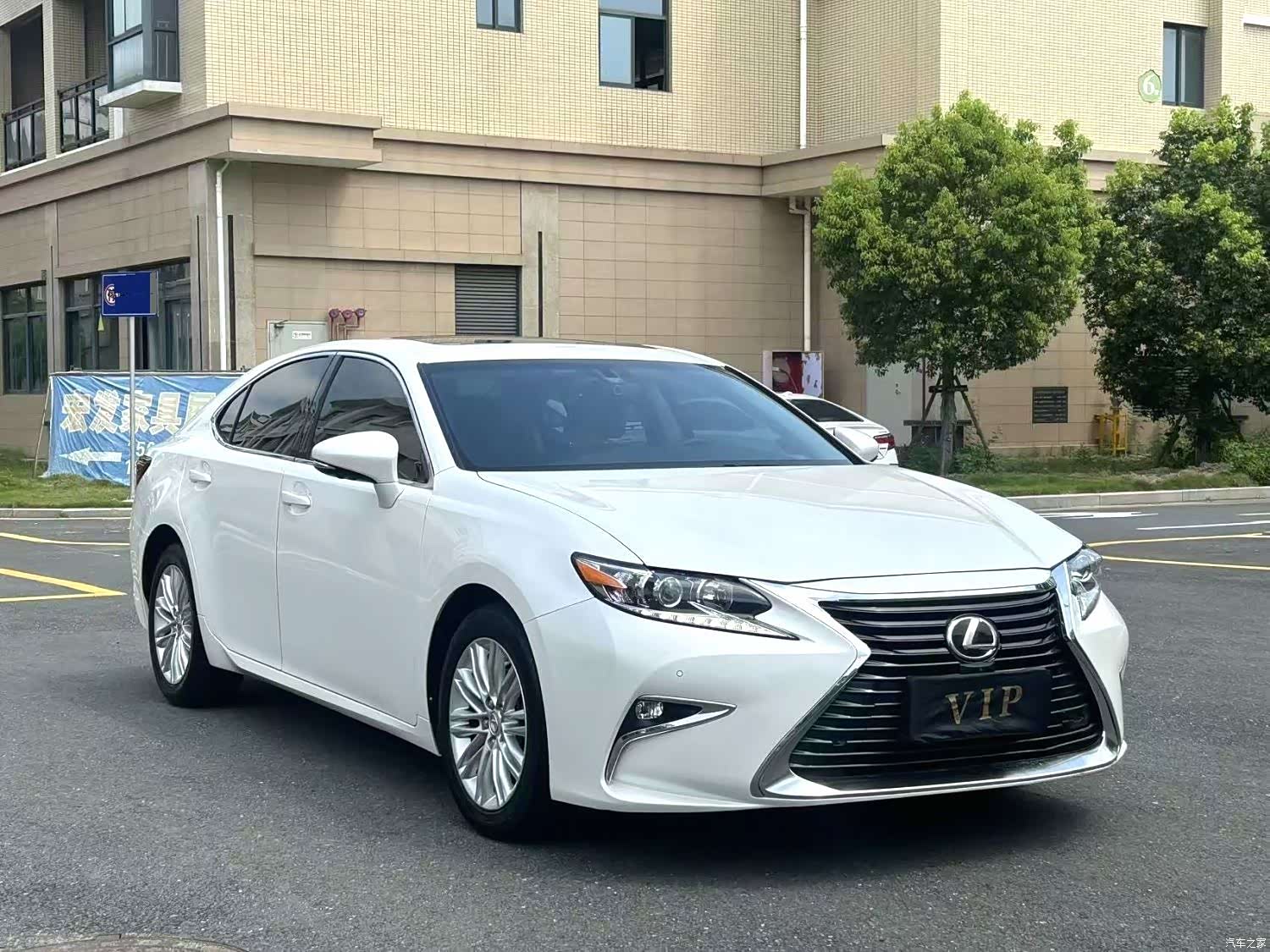 Lexus ES, 2017 3