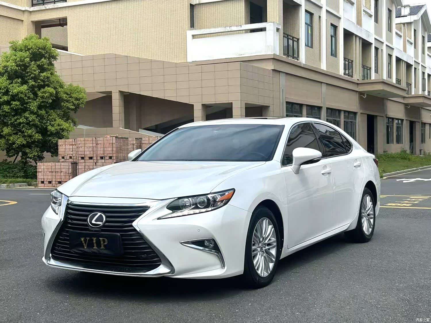 Lexus ES, 2017 1