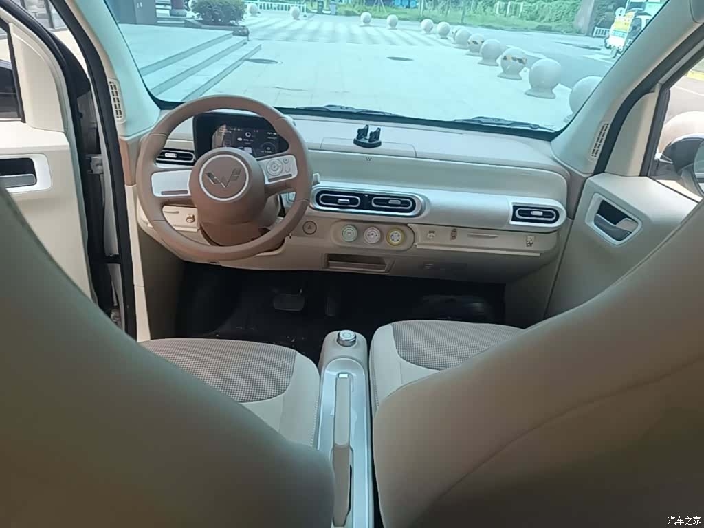 Wuling MINIEV, 2025 10