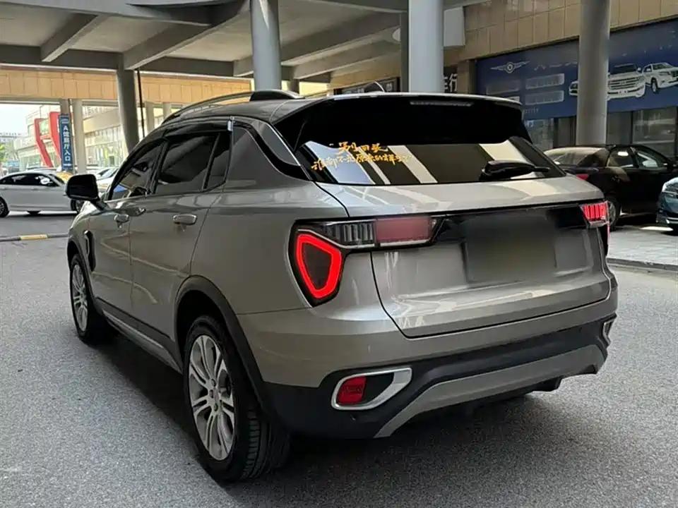Lynk & Co 01