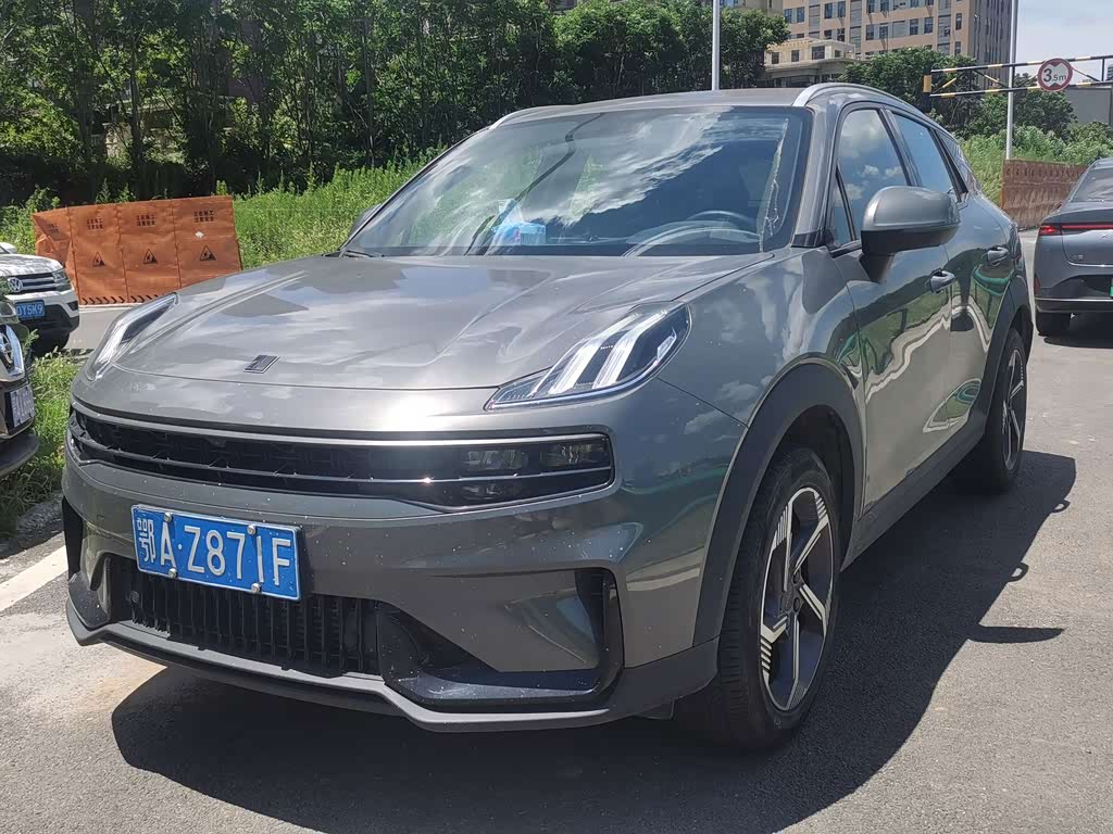 Lynk & Co 06