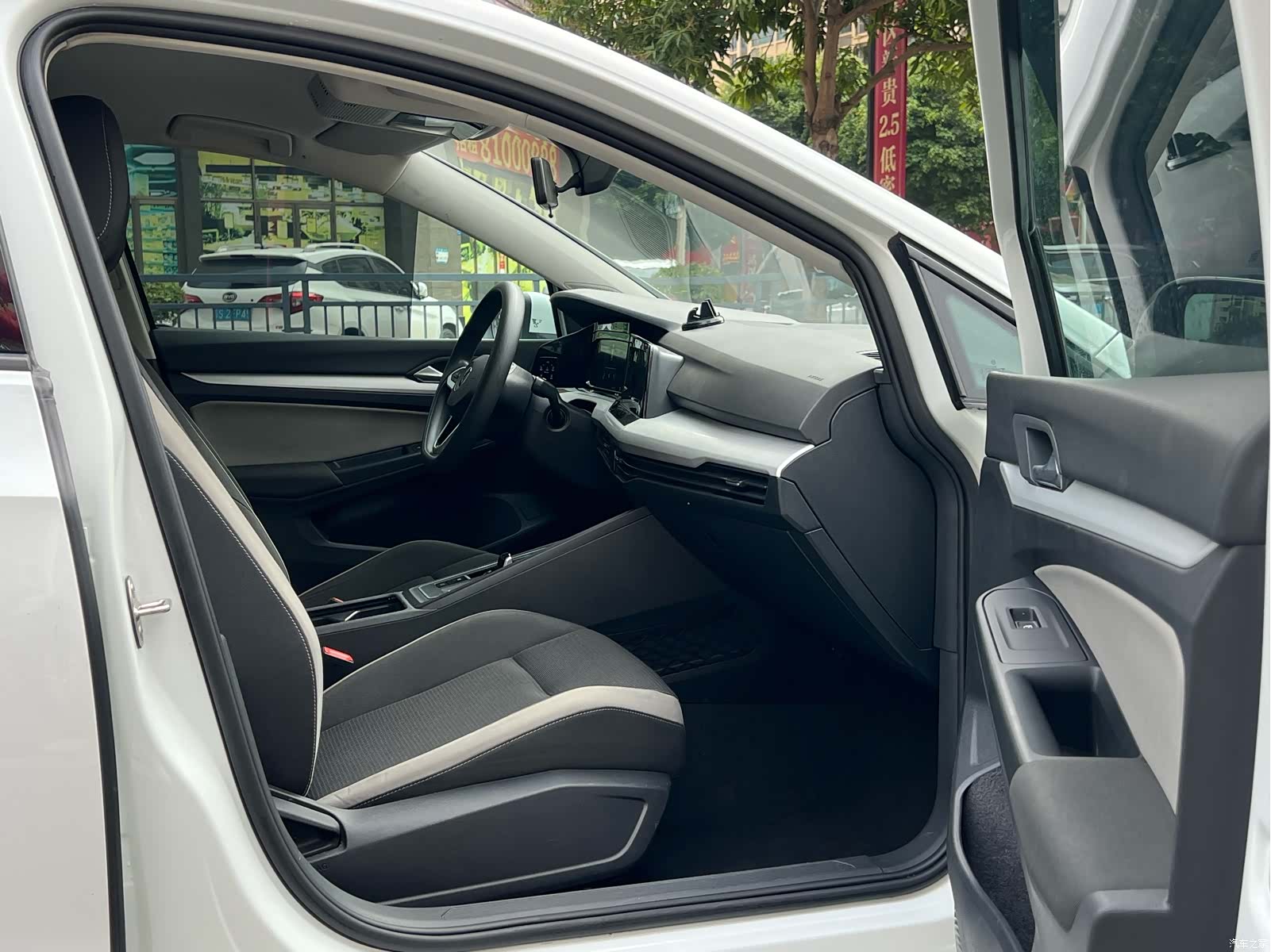 Volkswagen Golf, 2023 13