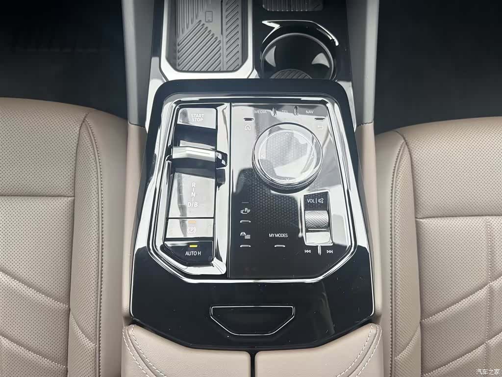 BMW i5, 2025 10