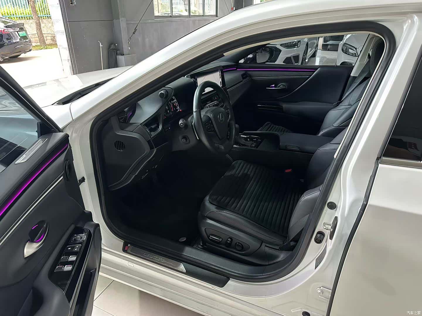 Lexus ES, 2023 4