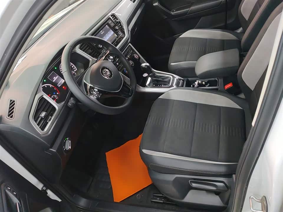 Volkswagen T-ROC exploring Songs