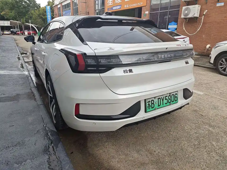 Zeekr 001