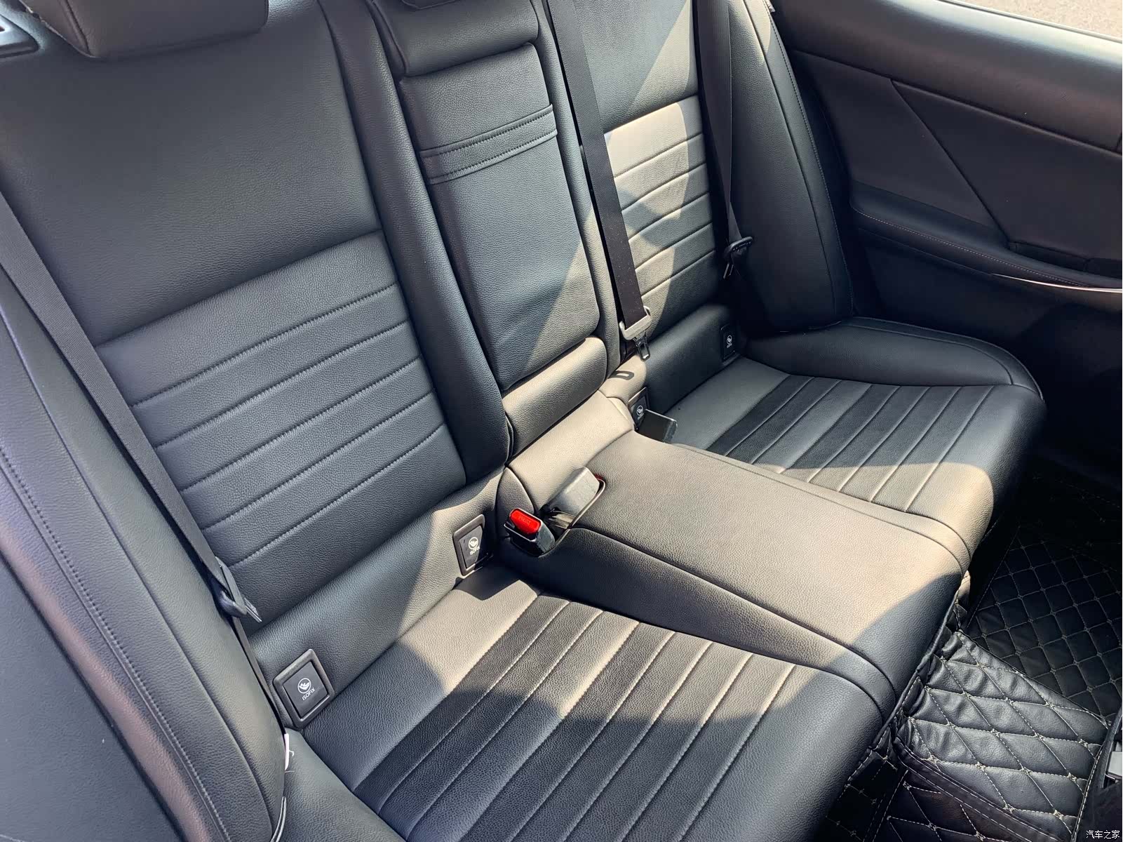 Lexus IS, 2018 25