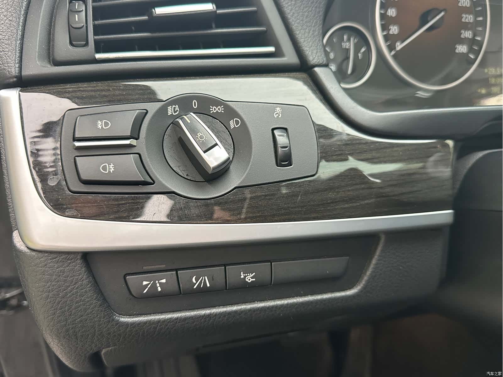 BMW 5 Series, 2011 26