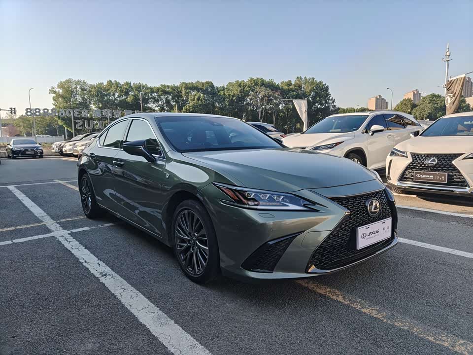 Lexus ES