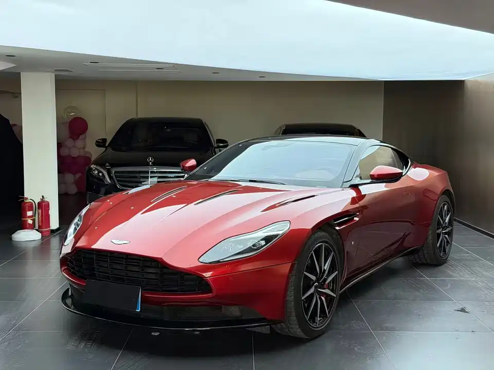 Aston Martin DB11
