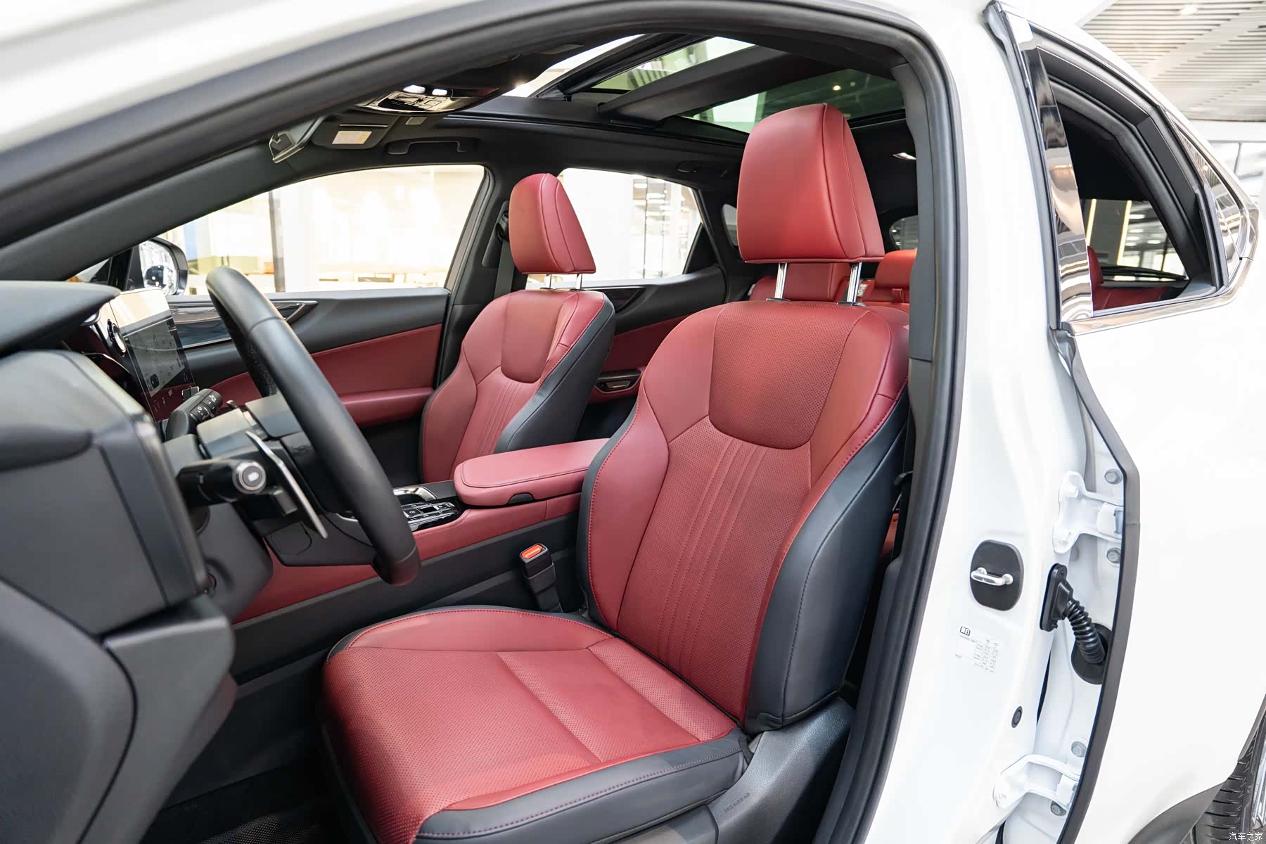 Lexus NX, 2023 11