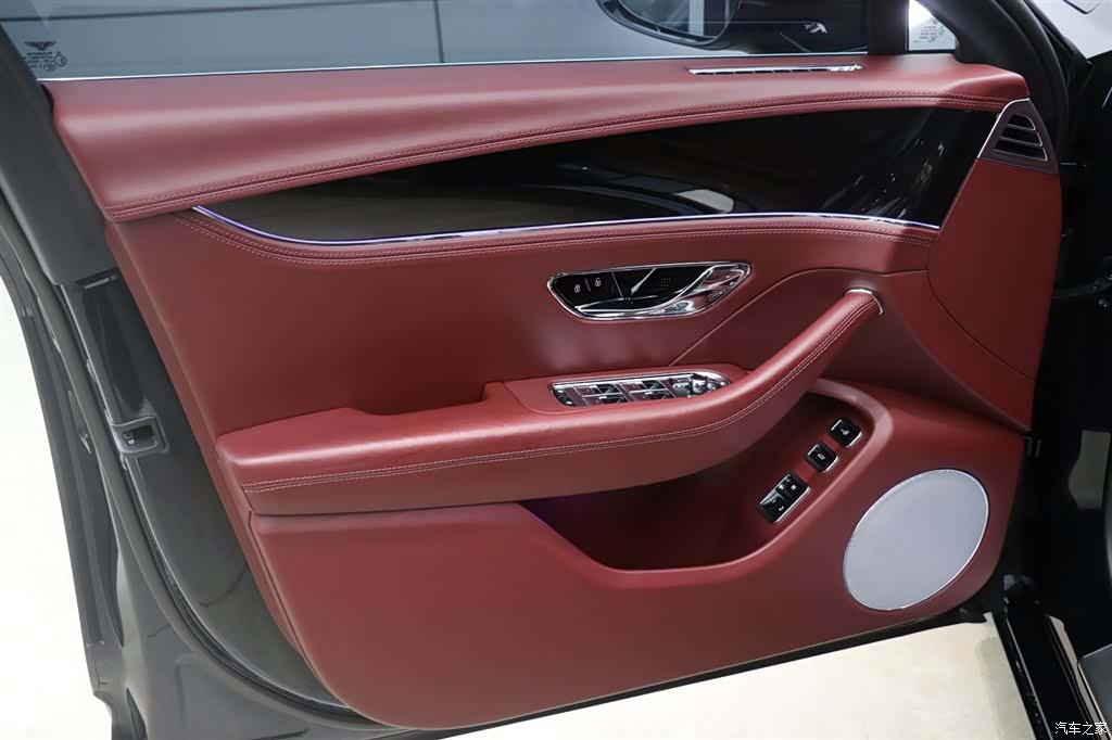 Bentley Flying Spur, 2023 10