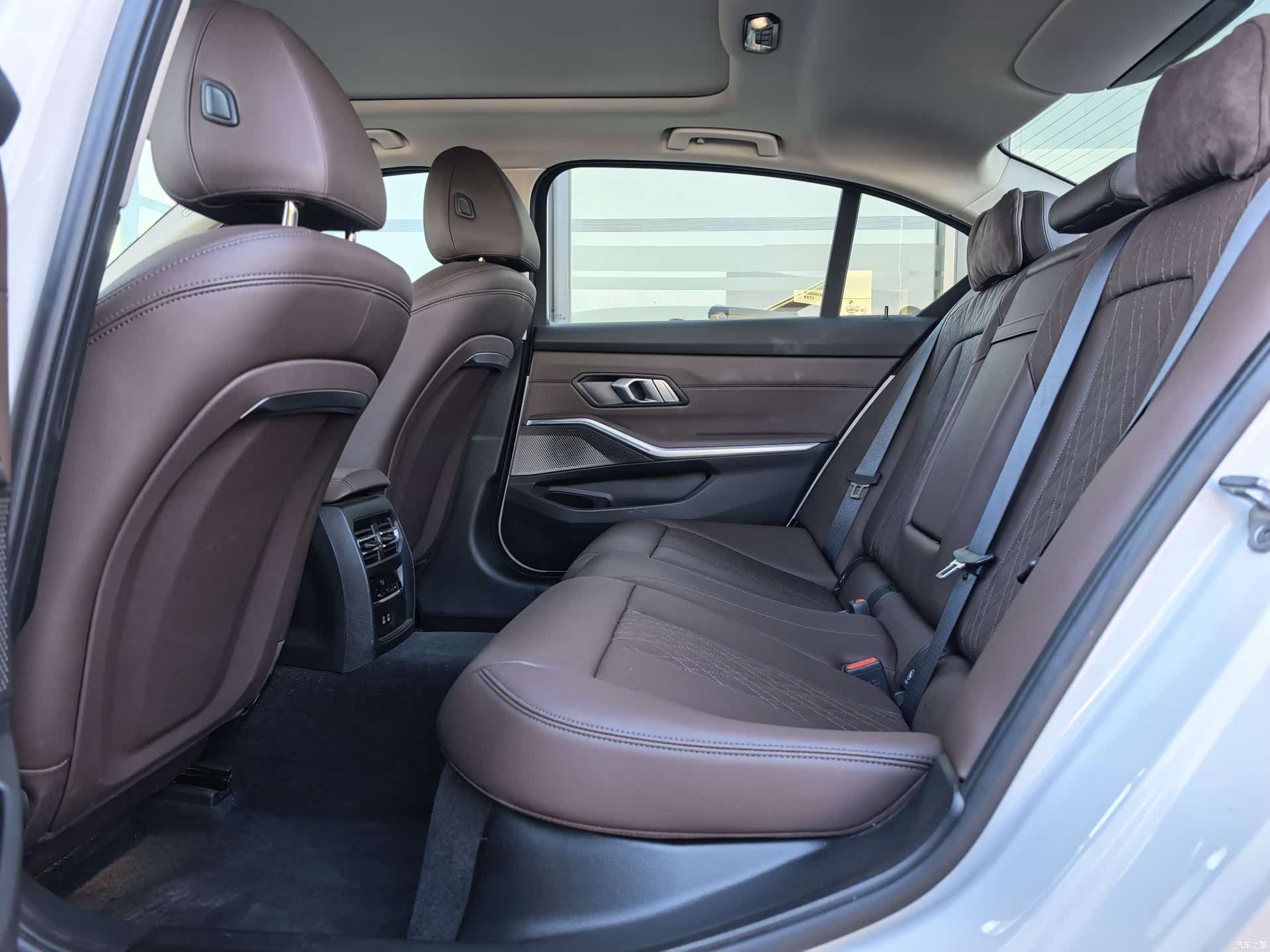 BMW 3 Series, 2025 12