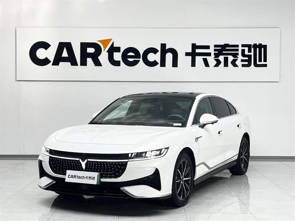 VOYAH Lantu chasing light