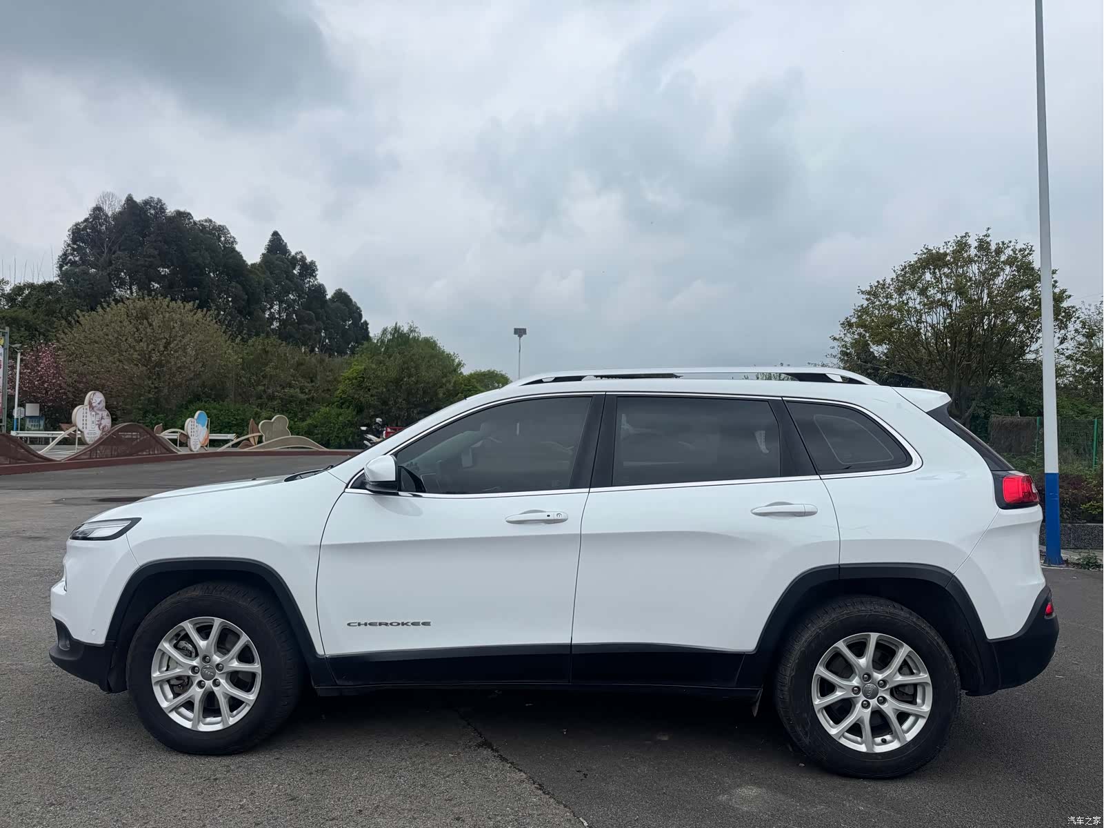 Jeep Cherokee, 2016 4