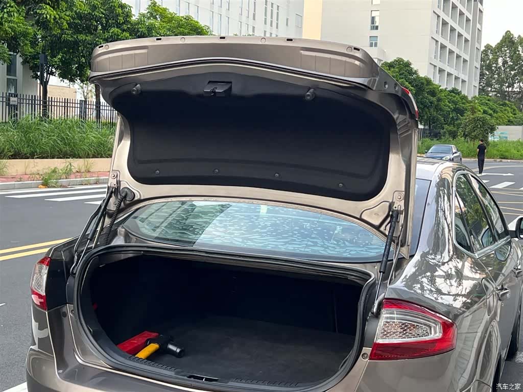Ford Mondeo, 2011 27