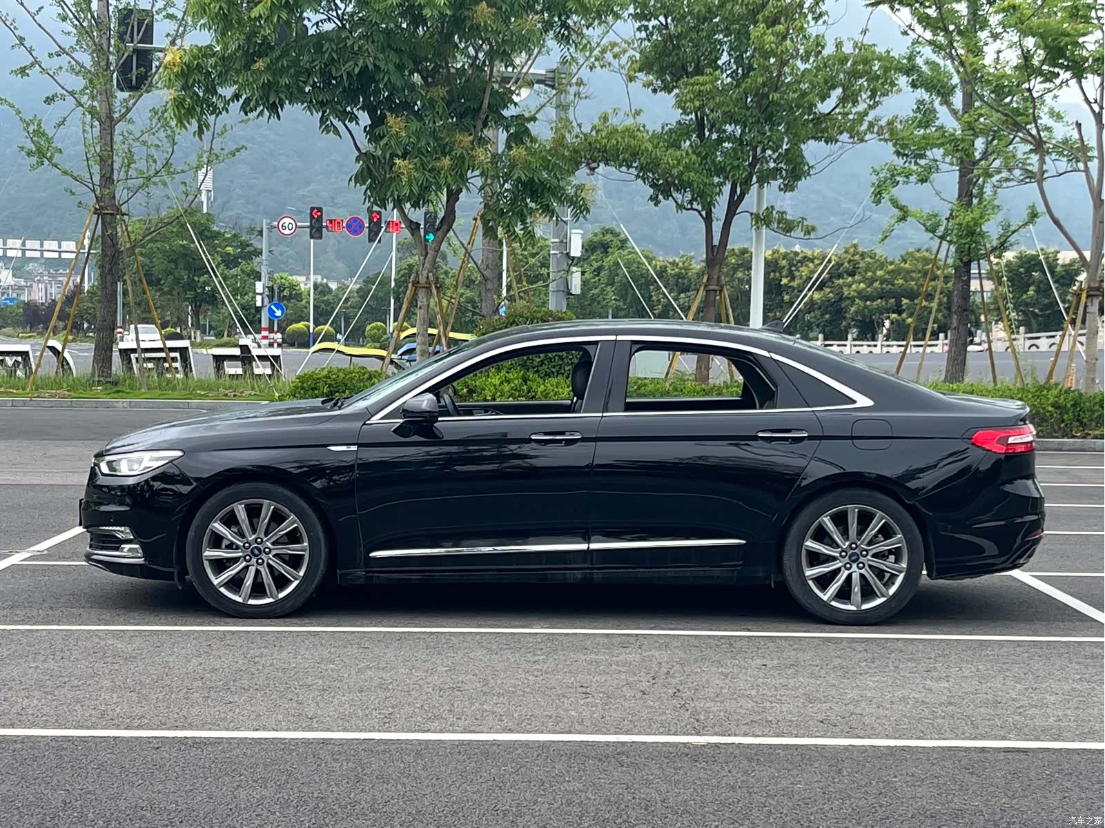 Ford Taurus, 2020 18
