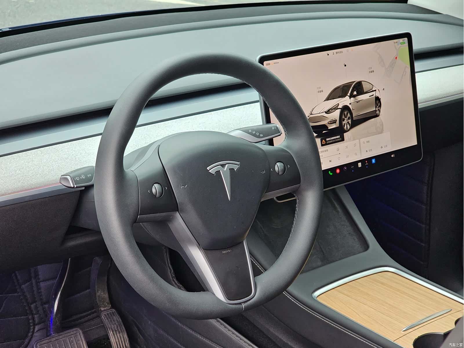 Tesla Model Y, 2024 13