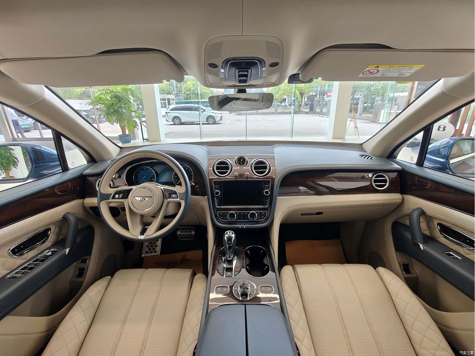 Bentley Bentayga, 2017 20