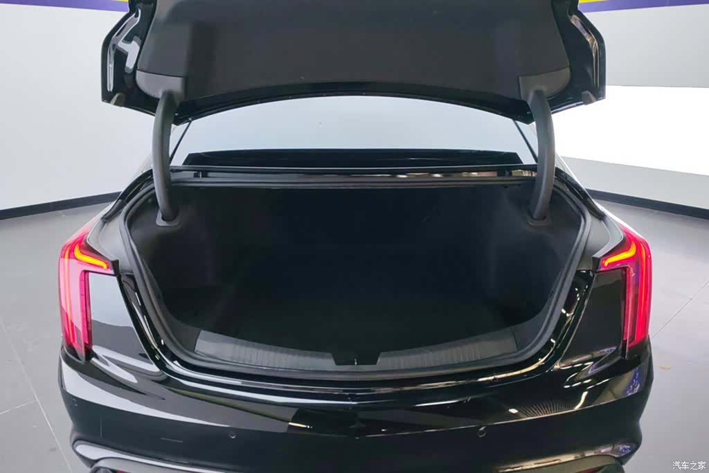 Cadillac CT5, 2023 4