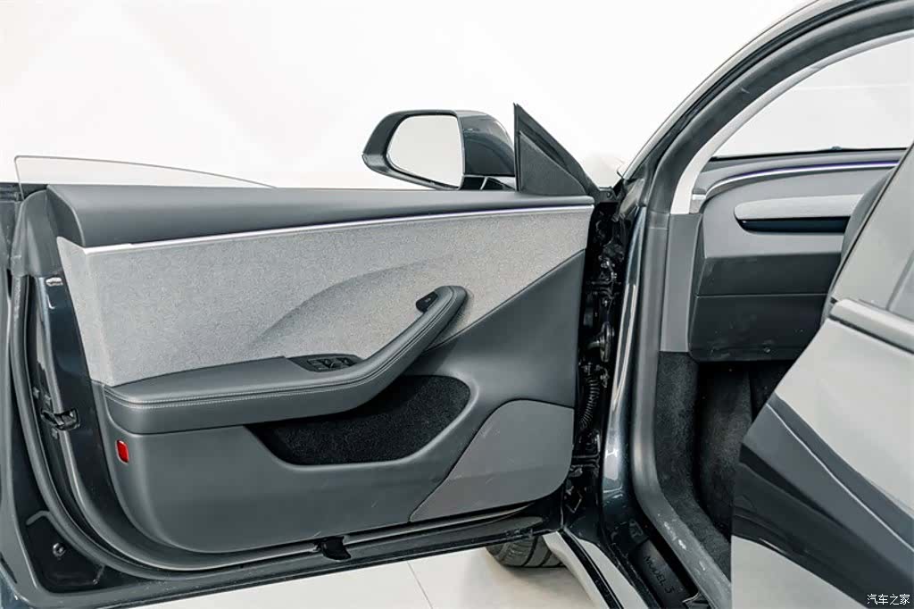 Tesla Model 3, 2024 16