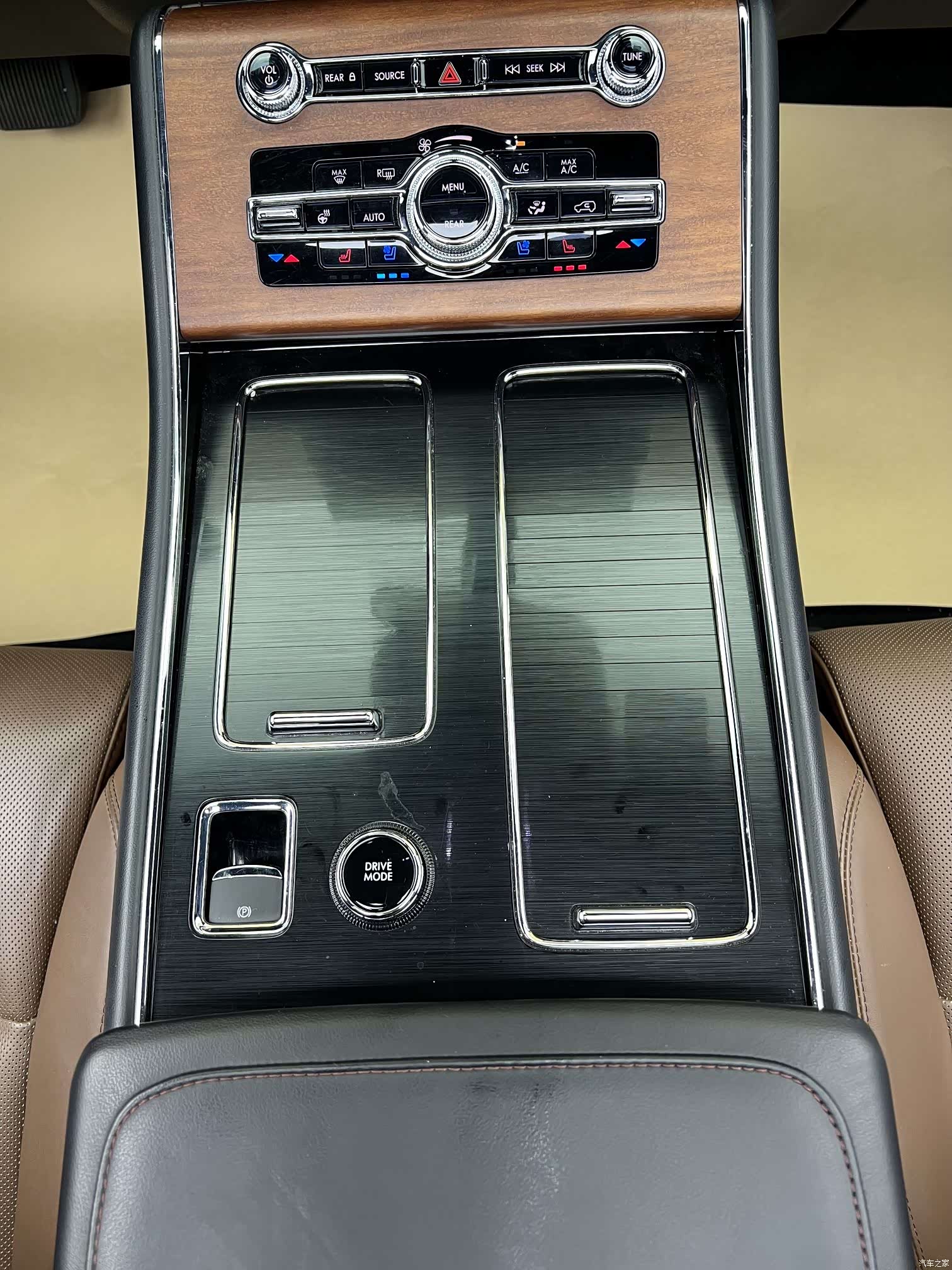 Lincoln Aviator, 2022 28