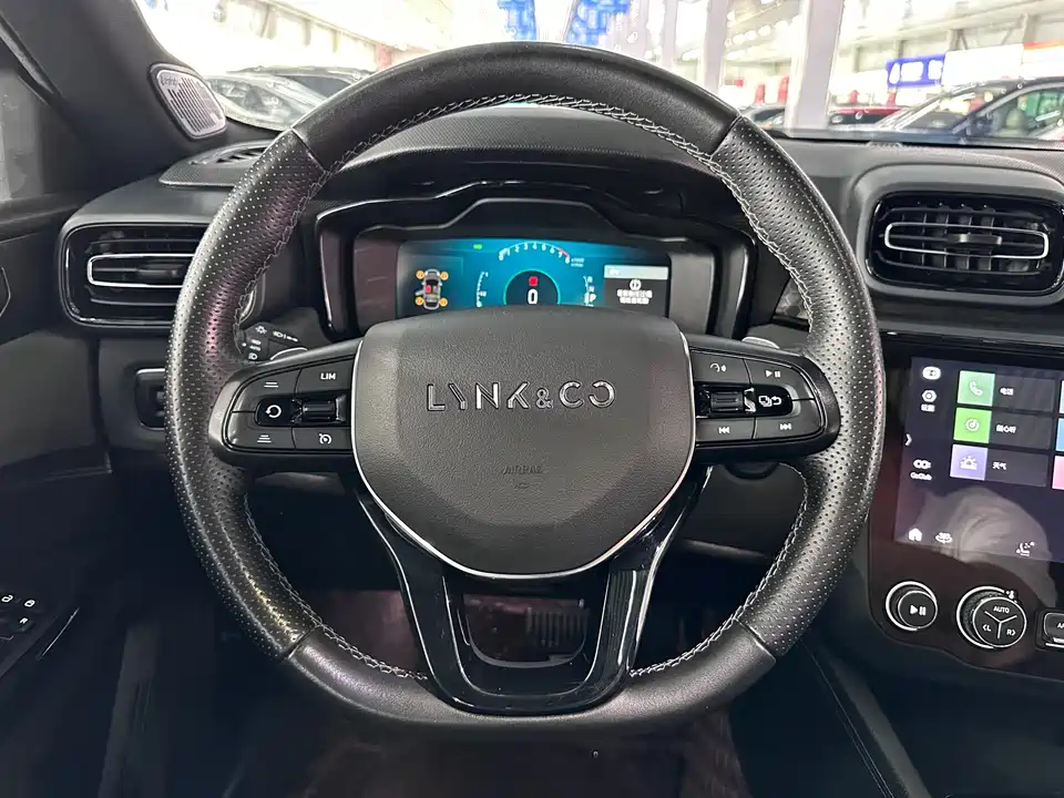 Lynk & Co 03