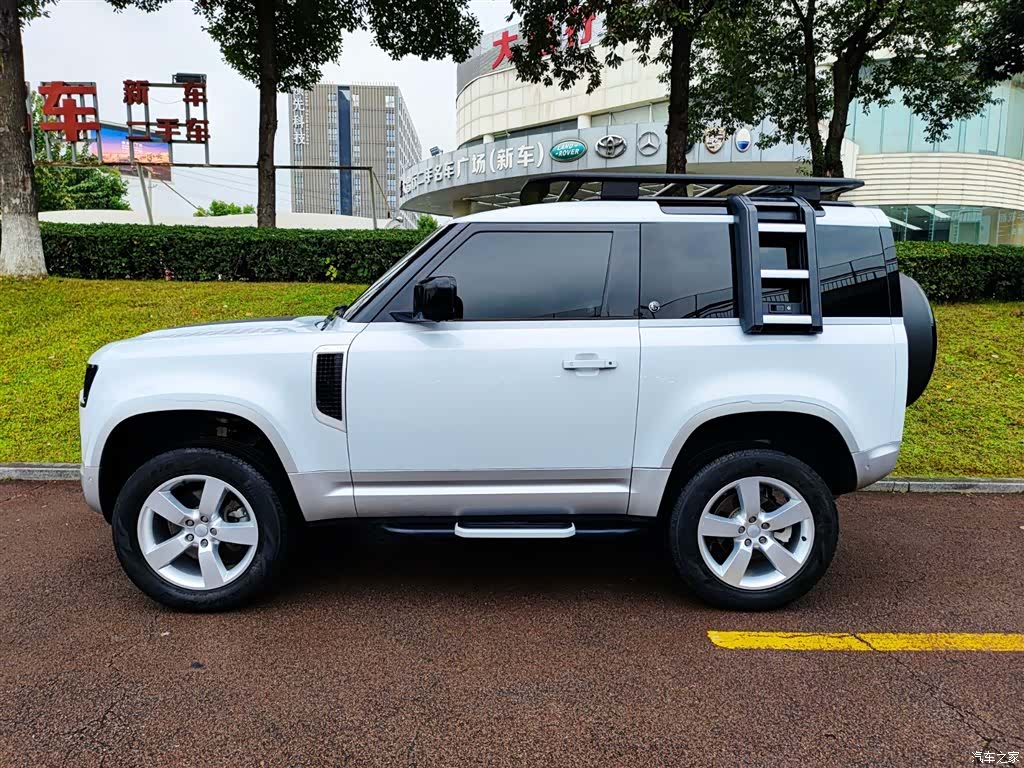 Land Rover Defender, 2022 3