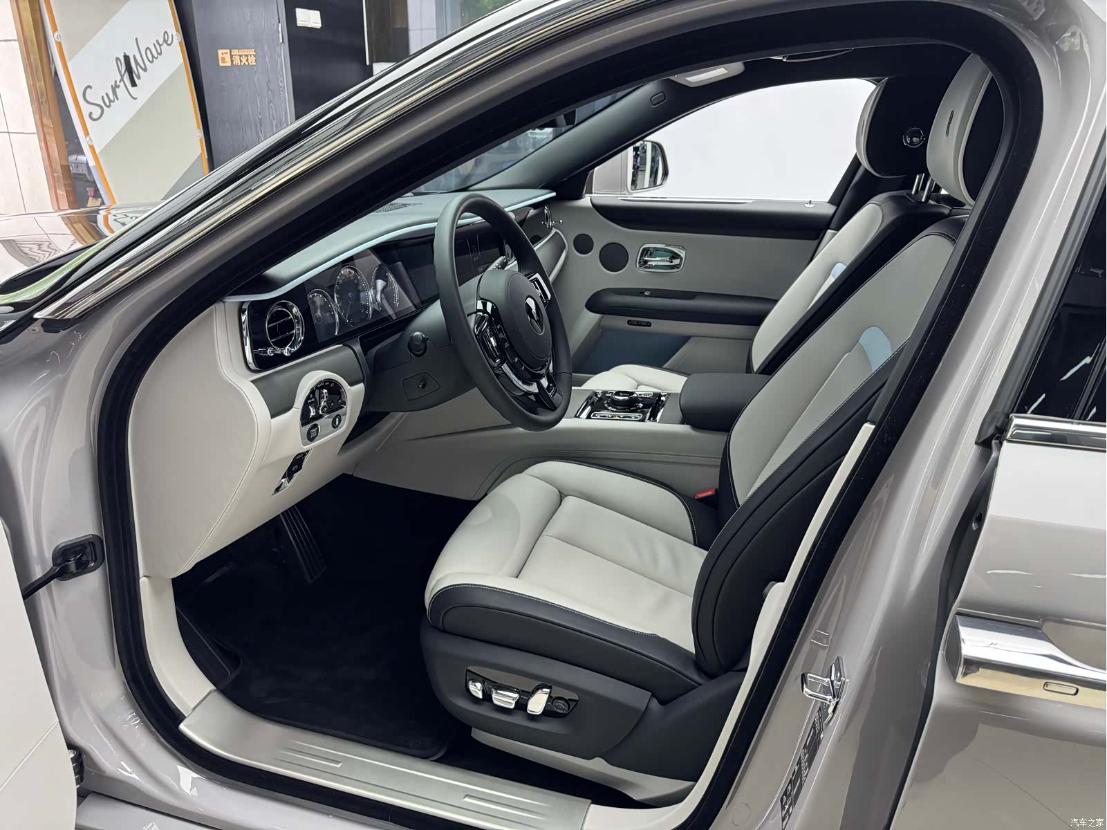 Rolls-Royce Ghost, 2023 11