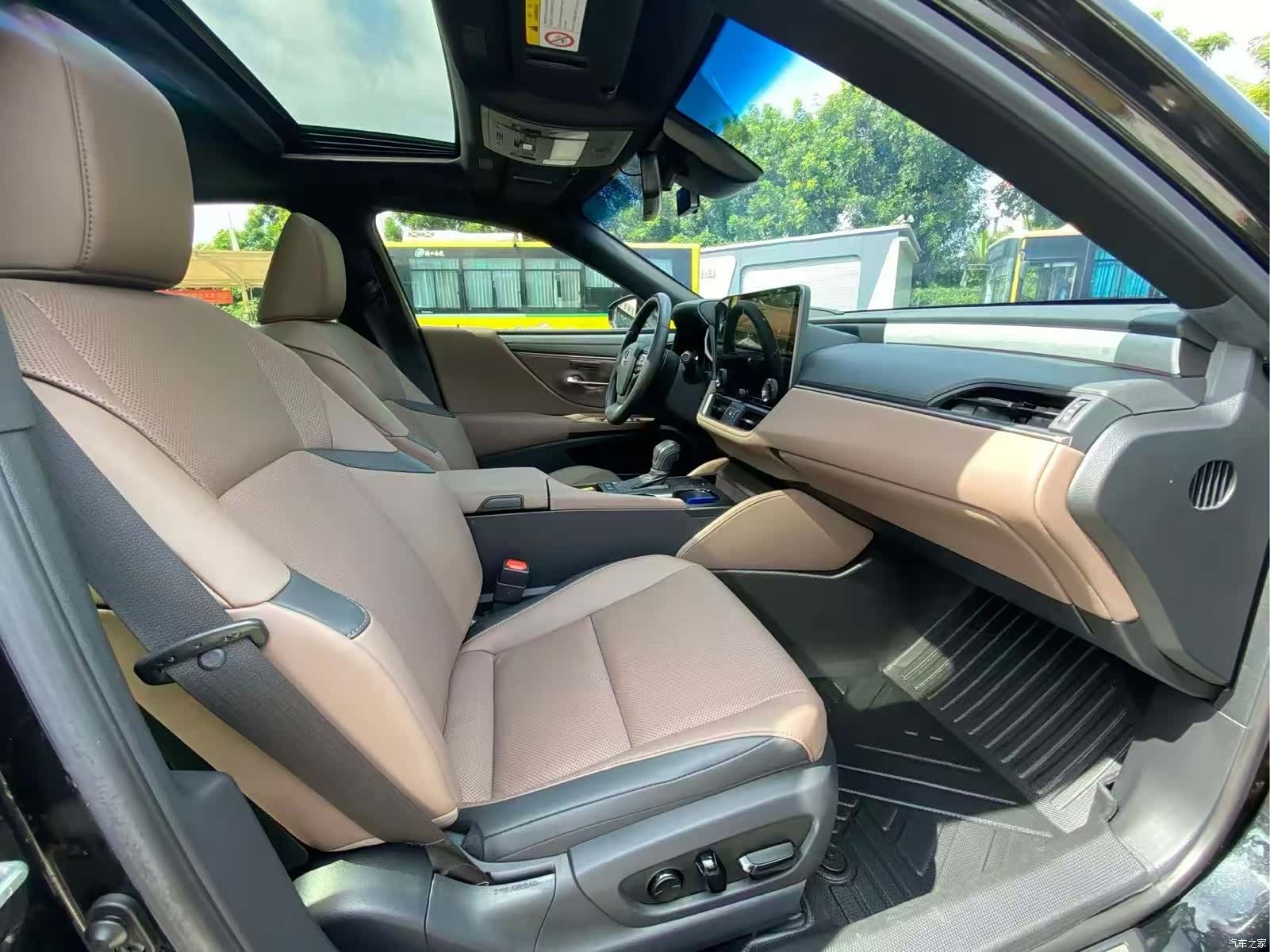 Lexus ES, 2025 все фото