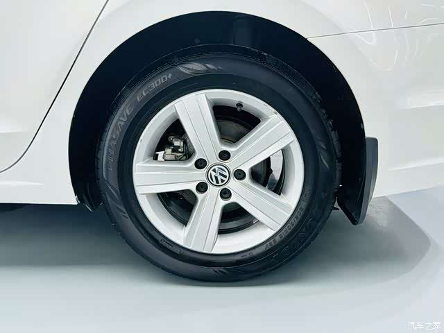 Volkswagen Lamando, 2016 11