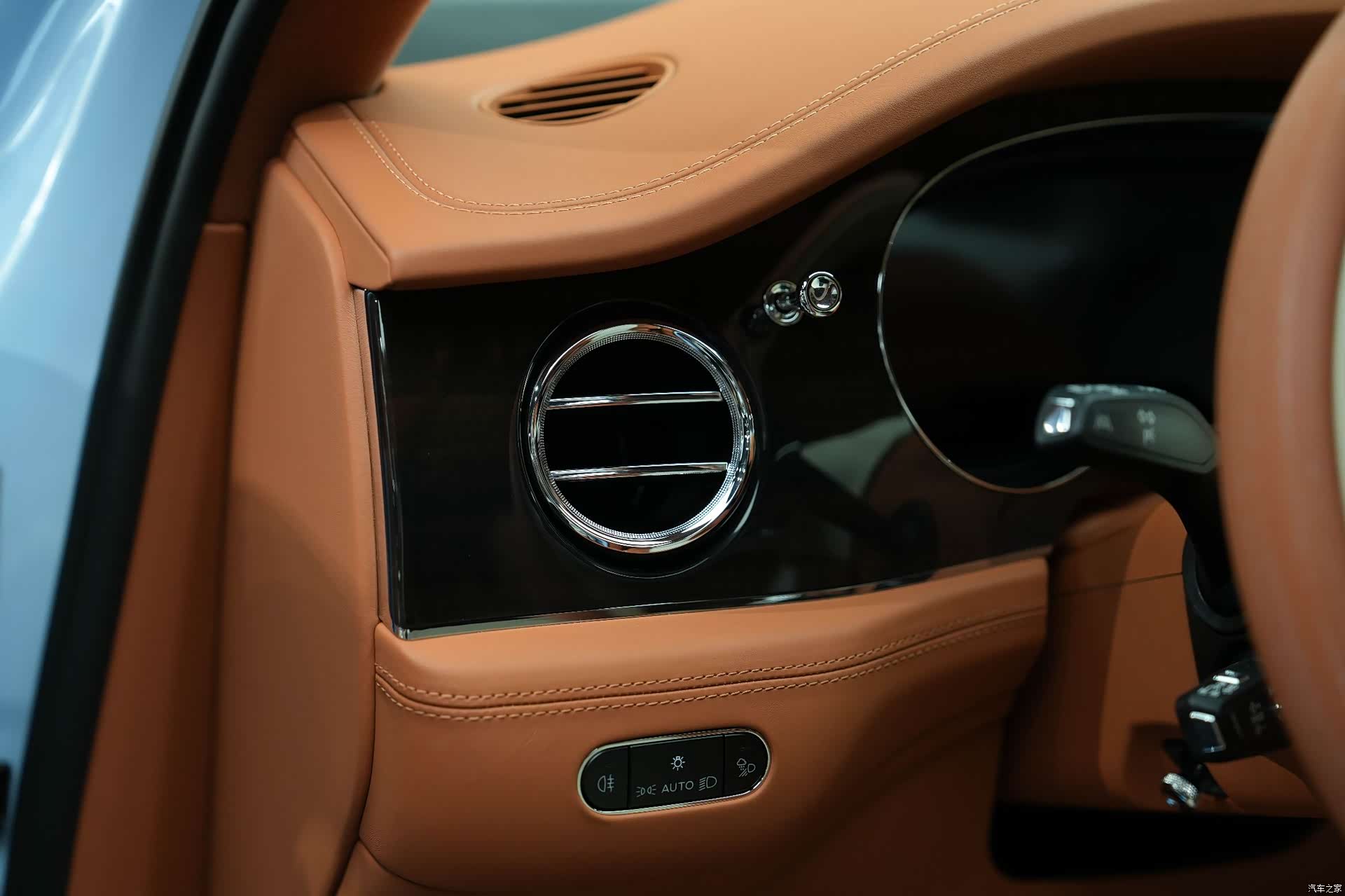 Bentley Bentayga, 2024 26