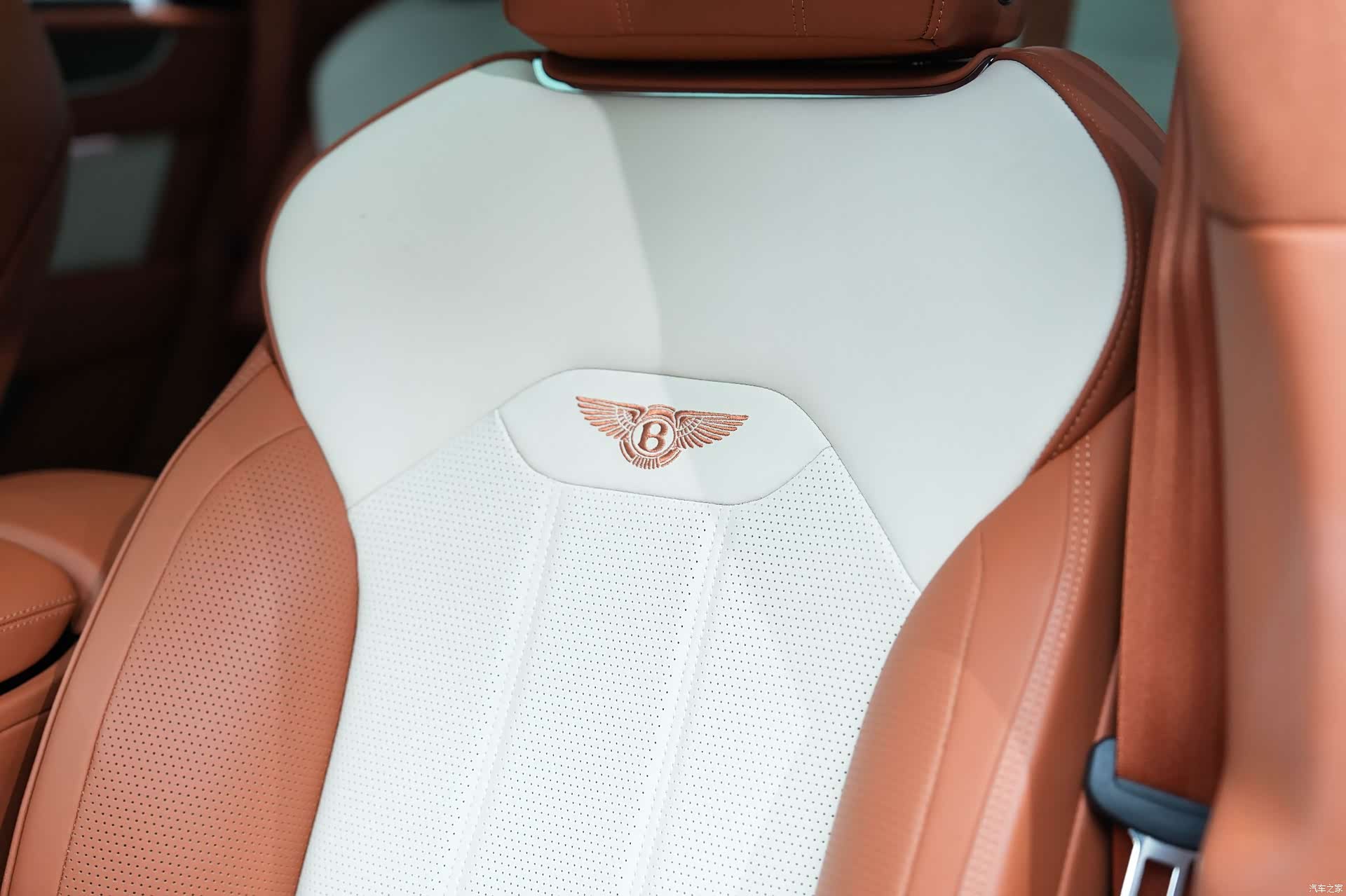 Bentley Bentayga, 2024 37