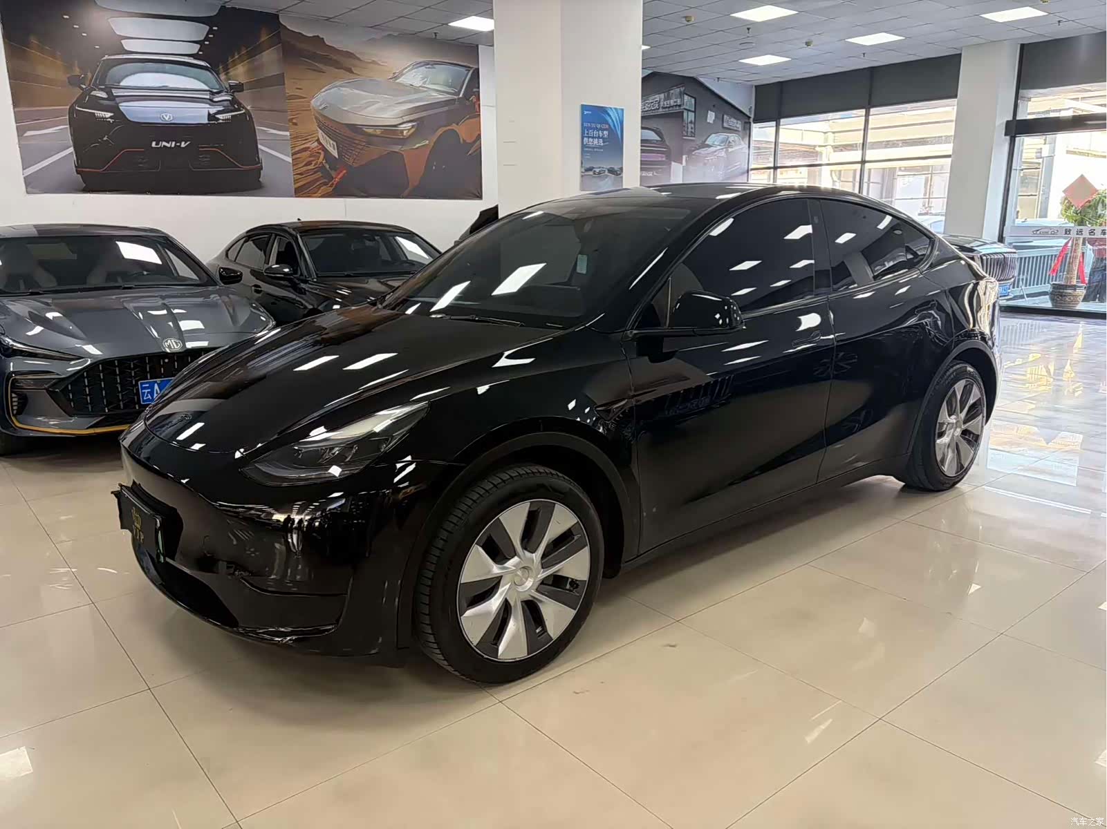 Tesla Model Y, 2023 1