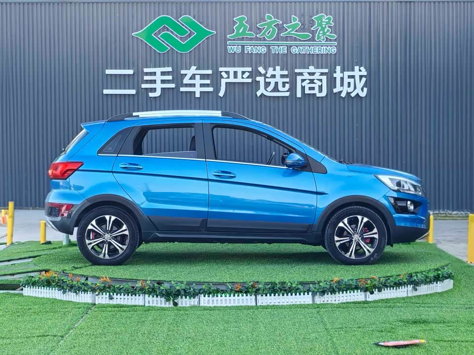 BAIC EX