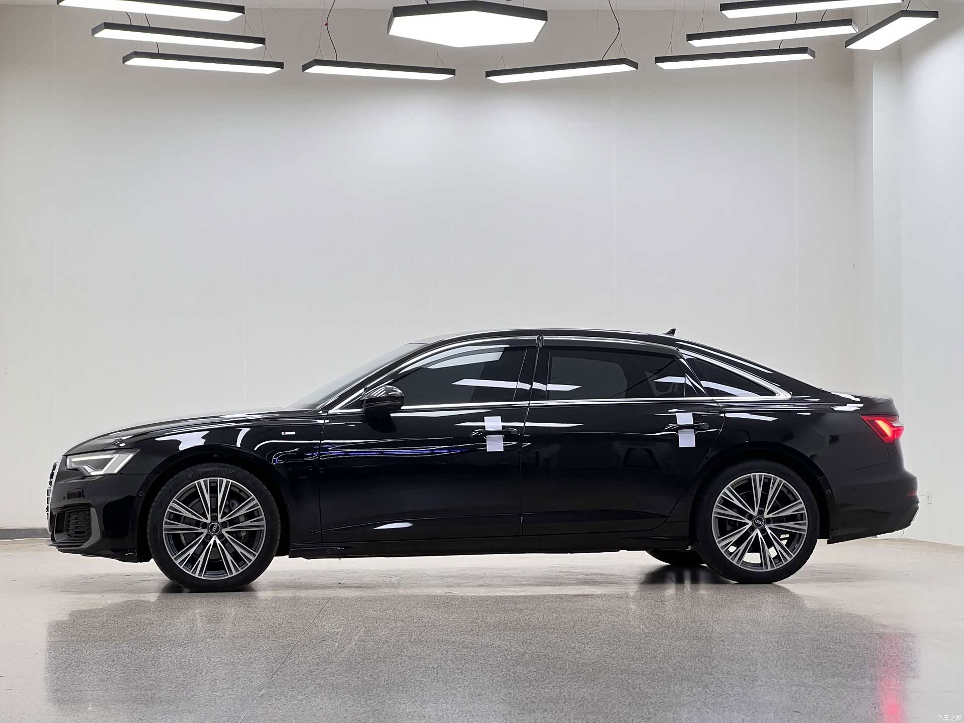 Audi A6L, 2022 4