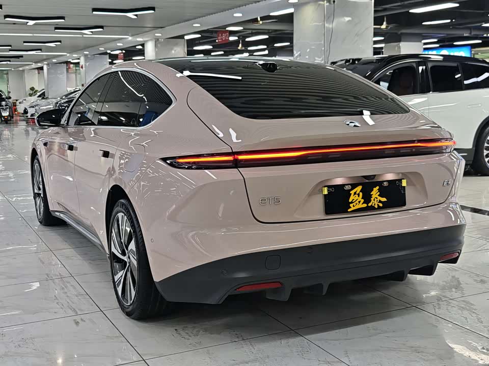 NIO ET5