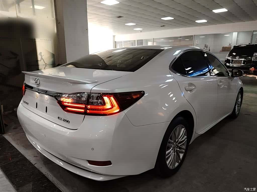Lexus ES, 2016 7
