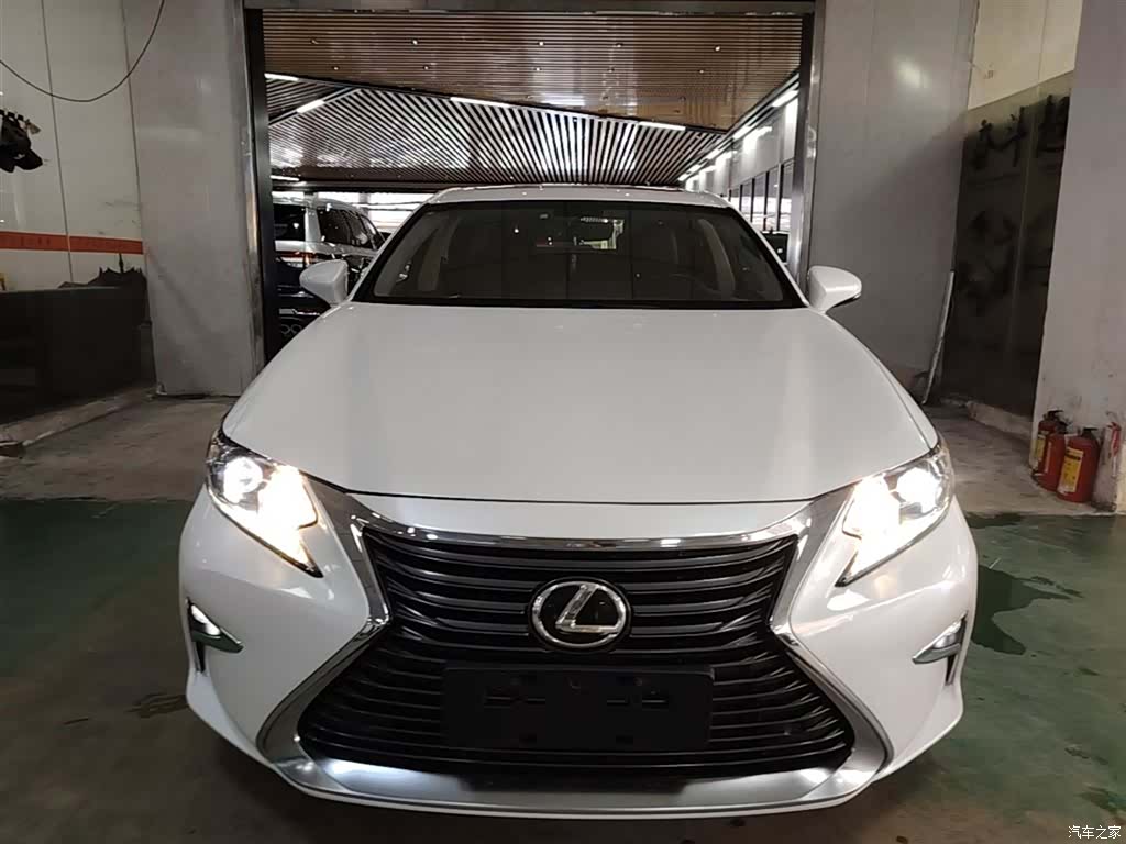 Lexus ES, 2016 3