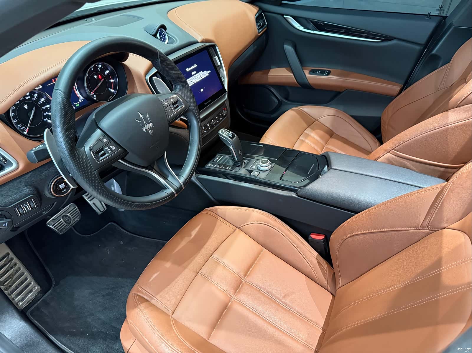 Maserati Ghibli, 2023 все фото