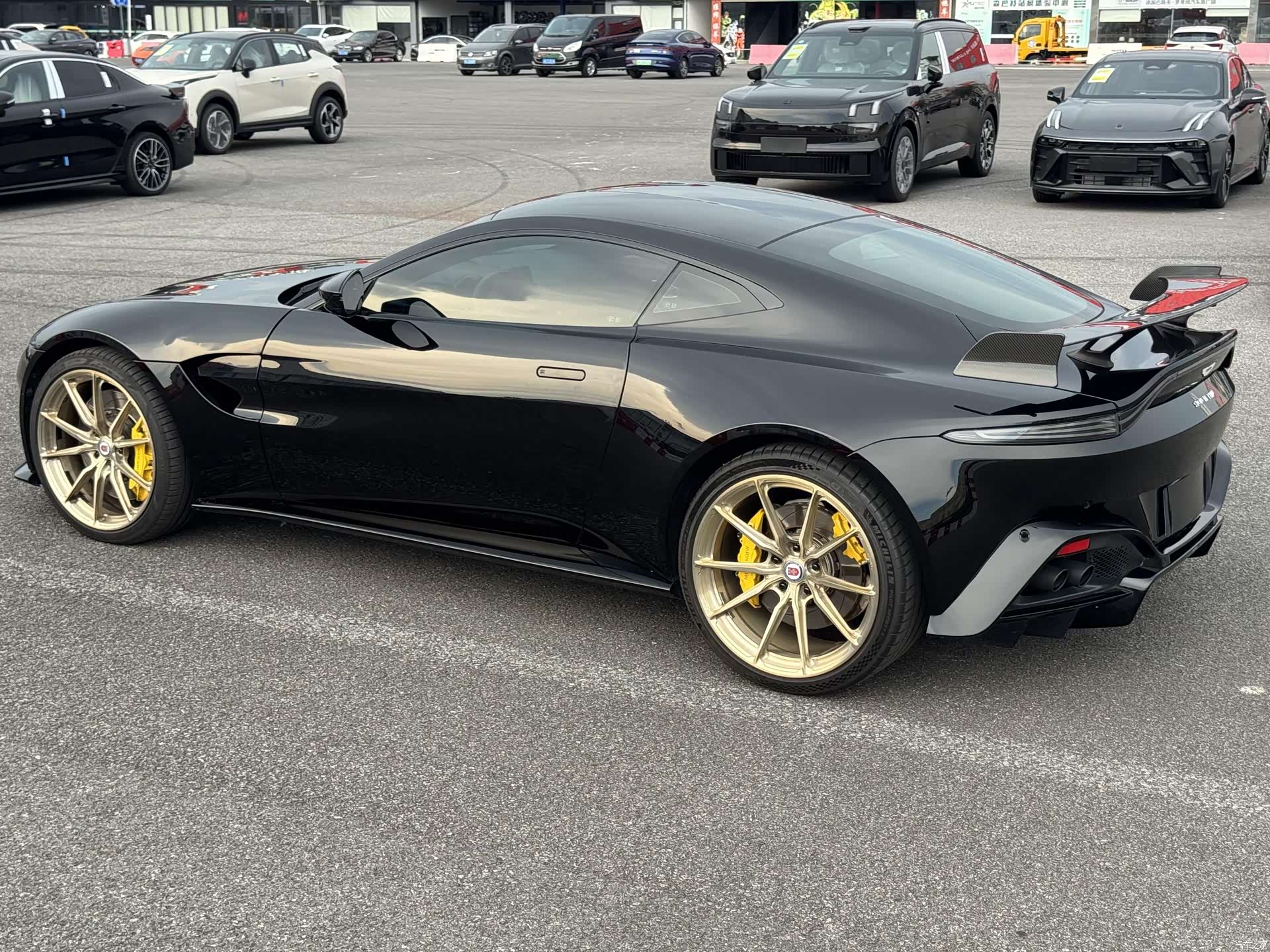Aston Martin Vantage, 2021 3