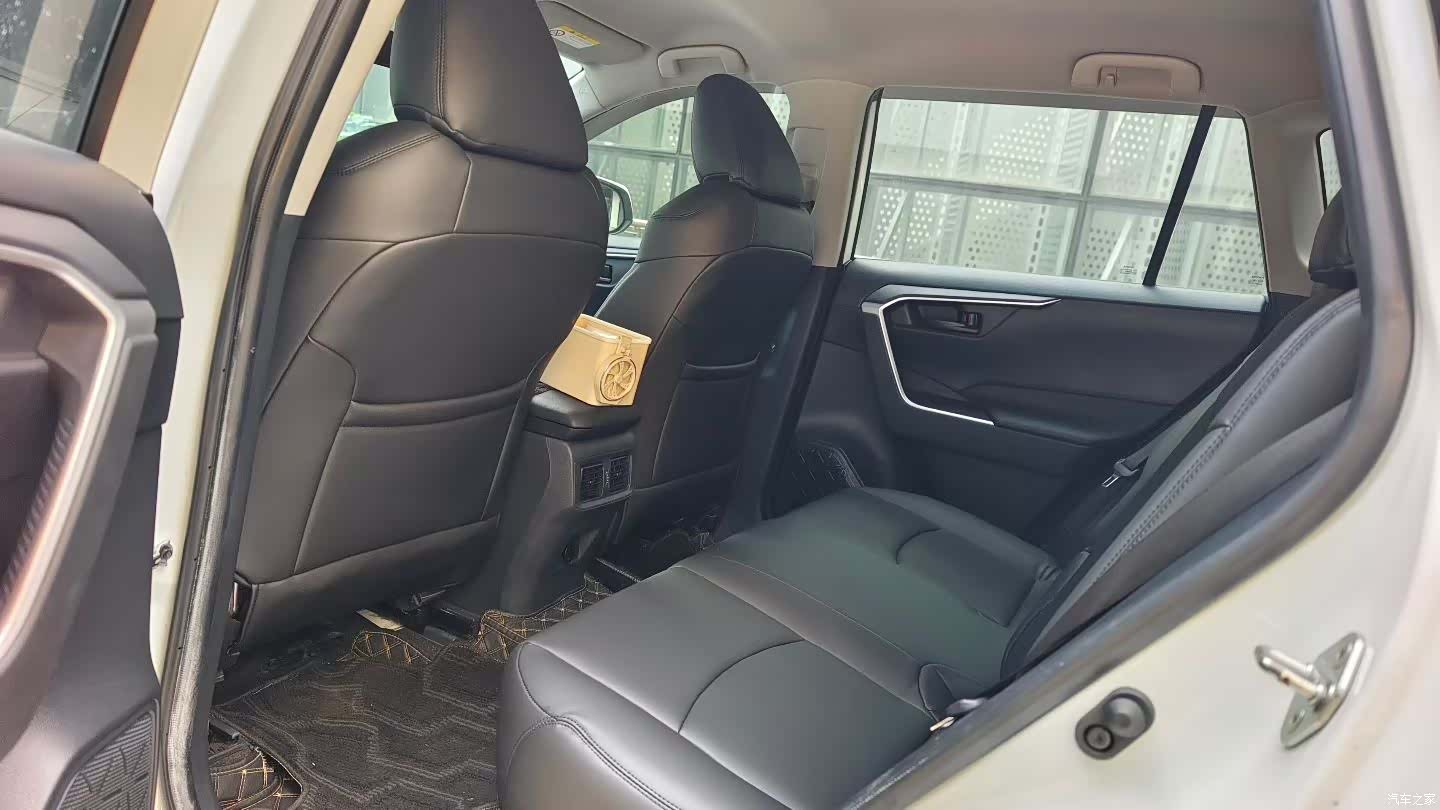 Toyota RAV4, 2021 6