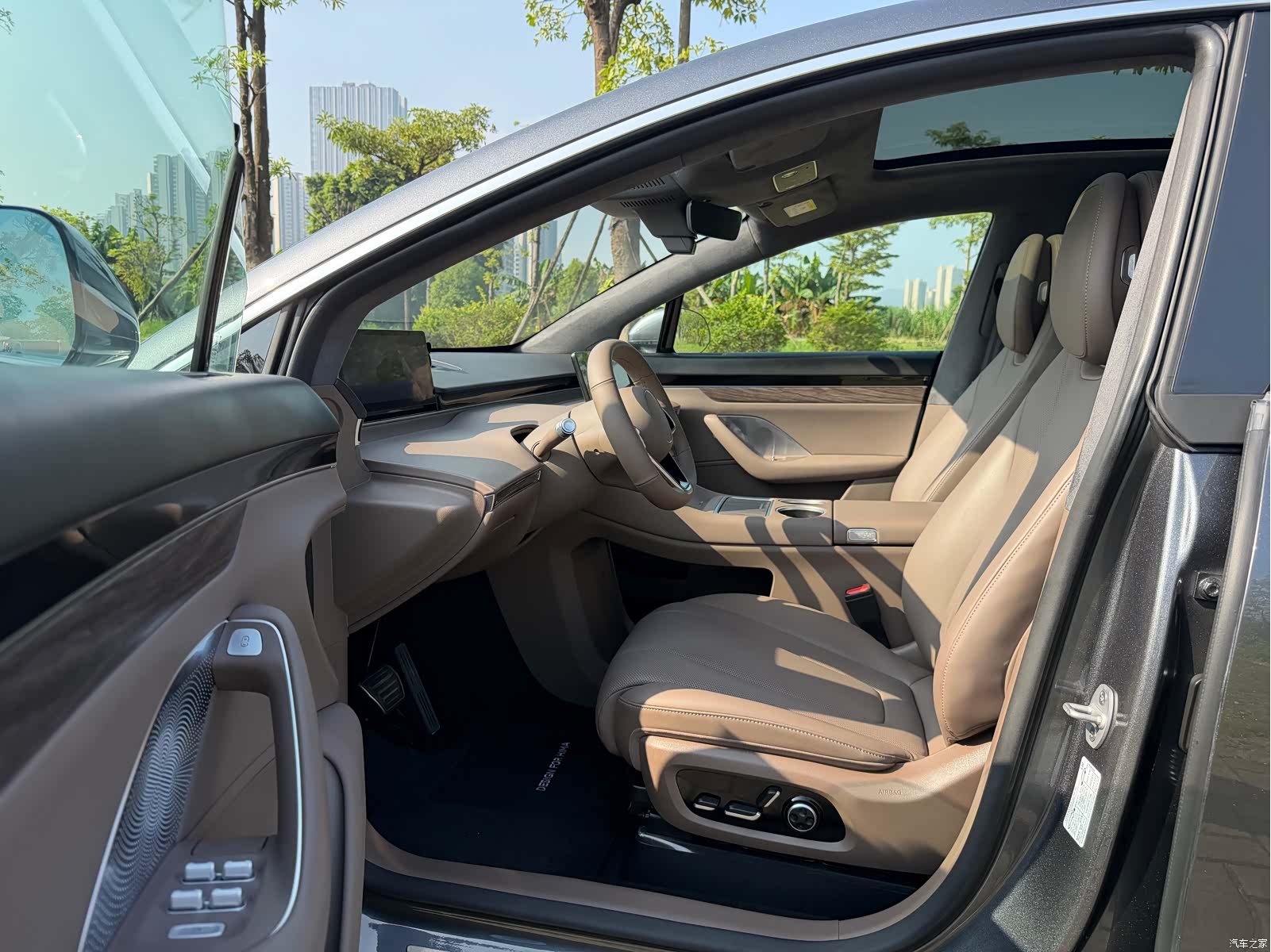 Luxeed R7, 2025 4