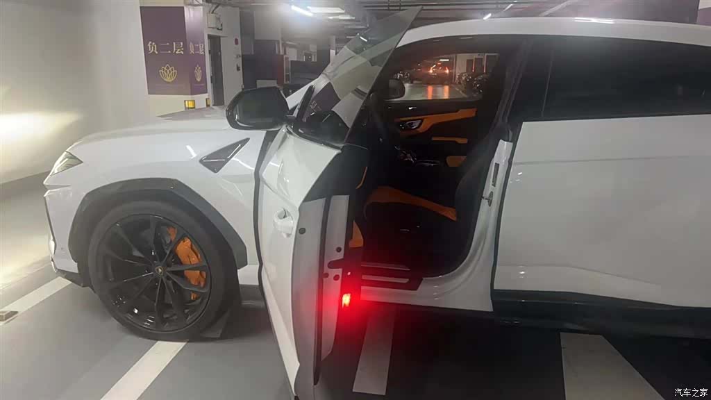 Lamborghini Urus, 2023 все фото