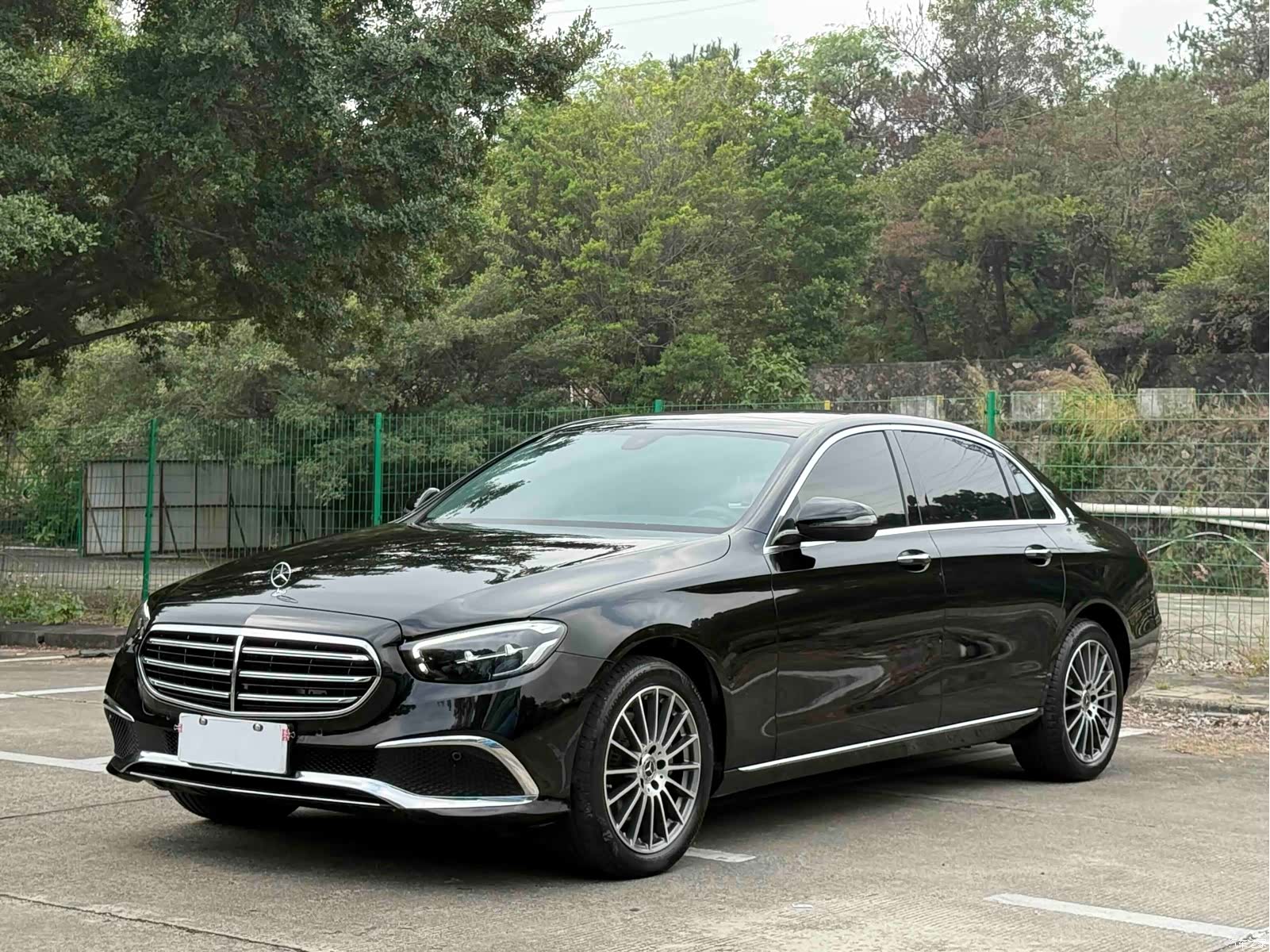 Mercedes-Benz E-Class, 2023 3