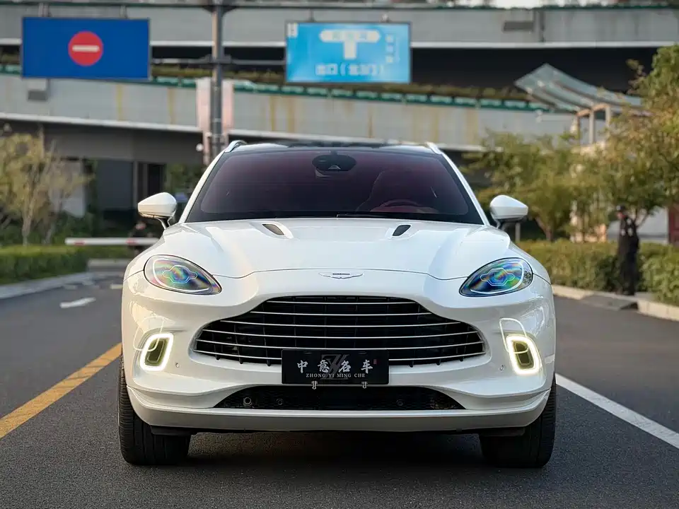Aston Martin DBX