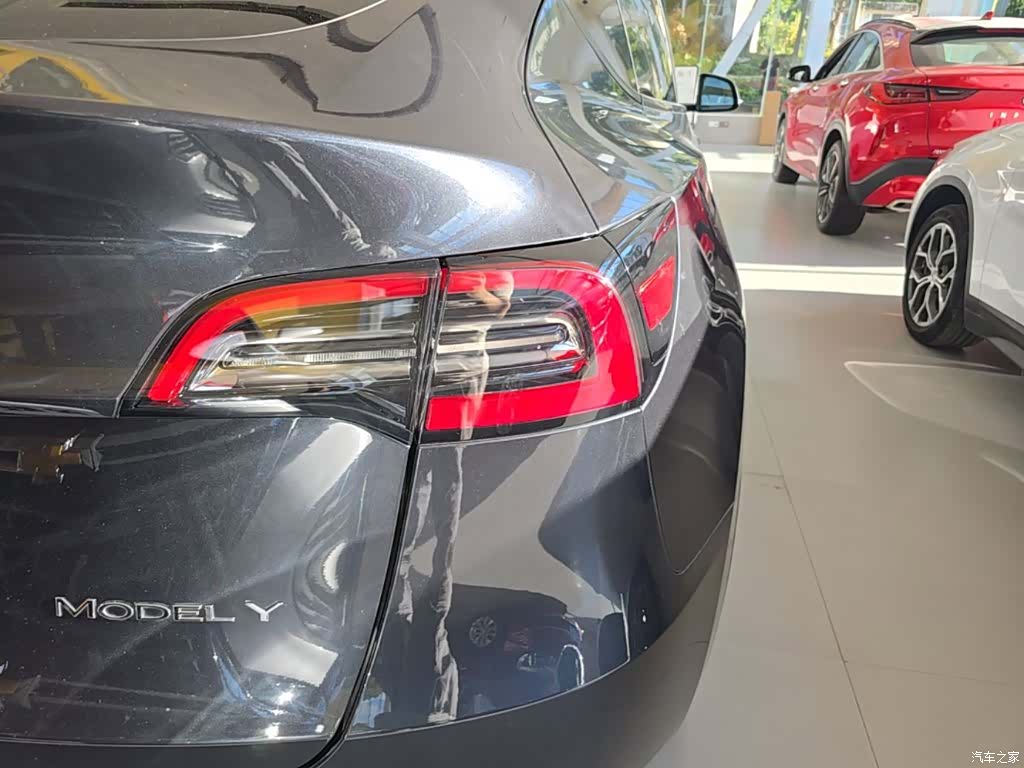 Tesla Model Y, 2024 8
